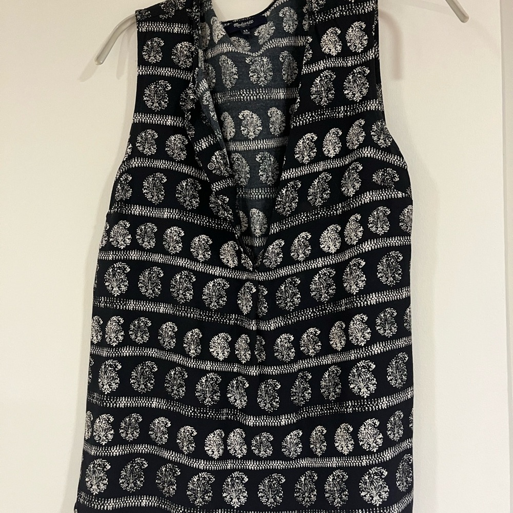 Black and White Patterned Sleeveless Top